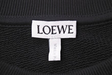 Load image into Gallery viewer, LOEWE ロエベ アナグラム スウェットシャツ クルーネック ブラック 22aw h526Y24J07 サイズ M 美品 中古 49754