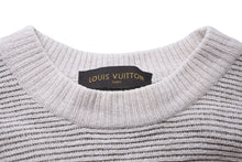 Load image into Gallery viewer, LOUIS VUITTON ルイヴィトン 2015年 ニットスウェット ロゴピン付き サイズS グレー H7N63WMC7 良品 中古 49851