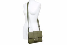 Load image into Gallery viewer, FENDI フェンディ フラットバケット ショルダーバッグ 斜めがけバッグ ミディアム 7VA524 レザー カーキ シルバー 美品 中古 49866
