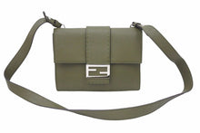 Load image into Gallery viewer, FENDI フェンディ フラットバケット ショルダーバッグ 斜めがけバッグ ミディアム 7VA524 レザー カーキ シルバー 美品 中古 49866