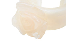 Load image into Gallery viewer, CHANEL シャネル カメリアブレスレット 薔薇柄 ココマーク 02P刻印 プラスチック イエロー ホワイト レディース 美品 中古 50002