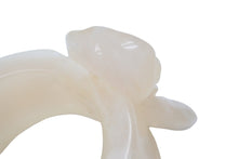 Load image into Gallery viewer, CHANEL シャネル カメリアブレスレット 薔薇柄 ココマーク 02P刻印 プラスチック イエロー ホワイト レディース 美品 中古 50002