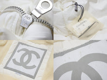Load image into Gallery viewer, CHANEL シャネル スポーツライン ダウンコート P16395V09195 00A イタリア製 ポリアミド ホワイト 38 美品 中古 50075