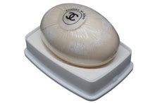 Load image into Gallery viewer, 新品未使用品 CHANEL シャネル 固形石鹸 N.19 ケース付き SAVON サヴォン 150g ギフト フランス製 アイボリー ブラック 150g 50095