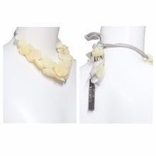 Load image into Gallery viewer, CHANEL シャネル ネックレス・チョーカー 薔薇 ココマーク プラスチック 02P刻印 イエロー ゴールド金具 レディース 美品 中古50168