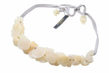 Load image into Gallery viewer, CHANEL シャネル ネックレス・チョーカー 薔薇 ココマーク プラスチック 02P刻印 イエロー ゴールド金具 レディース 美品 中古50168