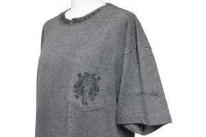 CHROME HEARTS クロムハーツ 半袖Tシャツ ポケT バックプリント グレー ダガー 首ロゴ Mサイズ 中古 50203