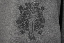 Load image into Gallery viewer, CHROME HEARTS クロムハーツ 半袖Tシャツ ポケT バックプリント グレー ダガー 首ロゴ Mサイズ 中古 50203
