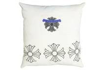 Load image into Gallery viewer, CHROME HEARTS クロムハーツ クッション アメリカ国旗柄 ロゴ入り ホワイト コットン 美品 中古 50387