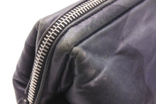 Load image into Gallery viewer, CHROME HEARTS クロムハーツ ポーチ コスメティックケース クロスパッチ スクロールラベル・ダガー ブラック 良品 中古 50450