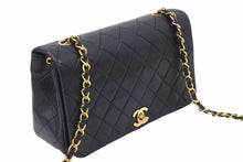 Load image into Gallery viewer, シャネル CHANEL マトラッセ 23cm フルフラップ ターンロック 1番台 ショルダーバッグ ラムスキン ブラック美品 中古 50597