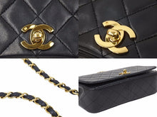 Load image into Gallery viewer, シャネル CHANEL マトラッセ 23cm フルフラップ ターンロック 1番台 ショルダーバッグ ラムスキン ブラック美品 中古 50597