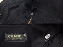 Load image into Gallery viewer, CHANEL シャネル 月見型 ポーチ ワンショルダー キャビアスキン 7番台 美品 中古 50607