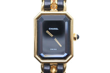 Load image into Gallery viewer, CHANEL シャネル プルミエール 腕時計 GP ゴールド ブラック チェーン クォーツ サイズM 美品 中古 50620
