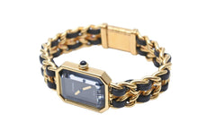 Load image into Gallery viewer, CHANEL シャネル プルミエール 腕時計 GP ゴールド ブラック チェーン クォーツ サイズM 美品 中古 50620