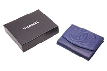 Load image into Gallery viewer, CHANEL シャネル キャビアスキン4055304 財布 ２つ折り財布 ブルー系 ココマーク 箱付き ギャランティーカード 中古 51044