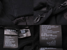 Load image into Gallery viewer, PRADA プラダ スウェット RN98339 メンズ ロゴ ブラック コットン ナイロン サイズM 美品 中古 51048
