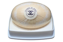 Load image into Gallery viewer, 新品未使用品 CHANEL シャネル 固形石鹸 N.19 ETUI VOYAGE ケース付き 150g ギフト フランス製 アイボリー ブラック 150g 51060