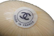 Load image into Gallery viewer, 新品未使用品 CHANEL シャネル 固形石鹸 N.19 ETUI VOYAGE ケース付き 150g ギフト フランス製 アイボリー ブラック 150g 51060