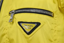 Load image into Gallery viewer, PRADA プラダ ナイロンジャケット 2008SS 三角ロゴプレート ACS1 2008 1252 イタリア製 ナイロン イエロー XS 美品 中古 51068