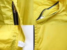 Load image into Gallery viewer, PRADA プラダ ナイロンジャケット 2008SS 三角ロゴプレート ACS1 2008 1252 イタリア製 ナイロン イエロー XS 美品 中古 51068