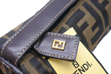 Load image into Gallery viewer, FENDI フェンディ ハンドポーチ ミニポーチ ズッカ柄 イタリア製 レザー キャンバス ブラウン ゴールド金具 美品 中古 51142