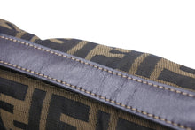 Load image into Gallery viewer, FENDI フェンディ ハンドポーチ ミニポーチ ズッカ柄 イタリア製 レザー キャンバス ブラウン ゴールド金具 美品 中古 51142