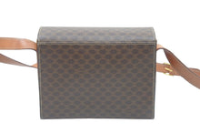 Load image into Gallery viewer, CELINE セリーヌ ショルダーバッグ ブラウン PVCレザー マカダム柄 ブラウン ゴールド金具 美品 中古 51263
