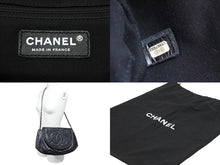 Load image into Gallery viewer, CHANEL シャネル ショルダーバッグ ハーフムーンチェーンショルダーバッグ シルバー金具 美品 中古 51287