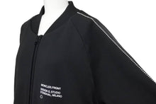 Load image into Gallery viewer, MONCLER モンクレール FRGMT GENIUS7 HIROSHI FUJIWARA ボンバージャケット スカジャン ブラック イエロー 美品 中古 51317