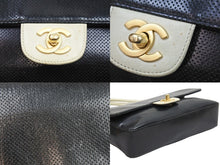 Load image into Gallery viewer, CHANEL シャネル ココマーク ターンロック 25cm パンチング ショルダー バッグ バイカラー 美品 中古 51370