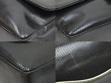 Load image into Gallery viewer, CHANEL シャネル ココマーク ターンロック 25cm パンチング ショルダー バッグ バイカラー 美品 中古 51370