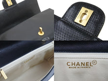 Load image into Gallery viewer, CHANEL シャネル ココマーク ターンロック 25cm パンチング ショルダー バッグ バイカラー 美品 中古 51370