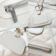 Load image into Gallery viewer, CHANEL シャネル ボストンバッグ パリ ニューヨーク 10番台 ココマーク ラムスキン アイボリー シルバー金具 中古 51498
