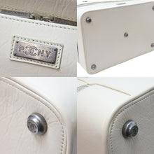 Load image into Gallery viewer, CHANEL シャネル ボストンバッグ パリ ニューヨーク 10番台 ココマーク ラムスキン アイボリー シルバー金具 中古 51498