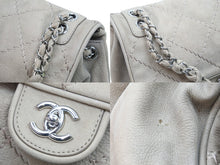 Load image into Gallery viewer, CHANEL シャネル マトラッセ ワイルドステッチチェーンショルダー 16番台 ベージュ シルバー金具 中古 51559