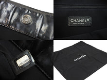 Load image into Gallery viewer, CHANEL シャネル トートバッグ 2009年 13番台 13515609 エナメル ブラック ココマーク マトラッセ 中古 51583