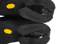 Load image into Gallery viewer, 極美品 BALENCIAGA ×Vibram バレンシアガ ビブラム 20AW Toe Low Top スニーカー ブラック 636915 サイズ42 中古 51668