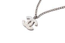 Load image into Gallery viewer, CHANEL シャネル ネックレス ココマーク アクセサリー 04V 6g メタル ラインストーン シルバー 美品 中古 51689