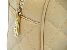Load image into Gallery viewer, CHANEL シャネル ヴィンテージ ハンドバッグ ミニボストン キャビアスキン 8番台 ベージュ ゴールド金具 美品 中古 51883