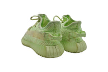 Load image into Gallery viewer, YEEZY BOOST 350 V2 GLOW IN THE DARK イージーブーストグロウスニーカー キッズ ライトグリーン 7 1/2K 良品 中古 51951