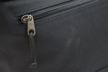 Load image into Gallery viewer, BALENCIAGA バレンシアガ ナイロンショルダーバッグ 斜めがけ 620258 1000 V 527505 ブラック レッド ホワイト 美品 中古 51973