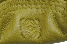 Load image into Gallery viewer, LOEWE ロエベ チャーム アクセサリー 小物 アナグラム ナッパレザー グリーン ゴールド金具 美品 中古 52019