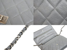 Load image into Gallery viewer, CHANEL シャネル 長財布 チェーンウォレット フラップ 12番台 2008年 グレインカーフレザー グレー シルバー金具 美品 中古 52095