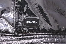 Load image into Gallery viewer, 極美品 CHANEL シャネル バケットハット エナメル パテント ブラック プレートロゴ サイズ59 中古 52161