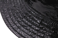Load image into Gallery viewer, 極美品 CHANEL シャネル バケットハット エナメル パテント ブラック プレートロゴ サイズ59 中古 52161