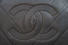 Load image into Gallery viewer, CHANEL シャネル ハンドバッグ ココマーク ブラウン 10番台 カーフスキン 美品 中古 52312