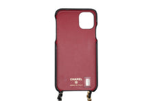 Load image into Gallery viewer, CHANEL シャネル スマホケース チェーンショルダー カーフスキン 30番台 ゴールド×シルバー金具 美品 中古 52340