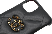 Load image into Gallery viewer, CHANEL シャネル スマホケース チェーンショルダー カーフスキン 30番台 ゴールド×シルバー金具 美品 中古 52340