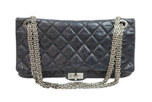 Load image into Gallery viewer, CHANEL シャネル ショルダーバッグ 2.55ハンドバッグ チェーンショルダー 11番台 ブラック レザー シルバー金具 美品 中古 52357